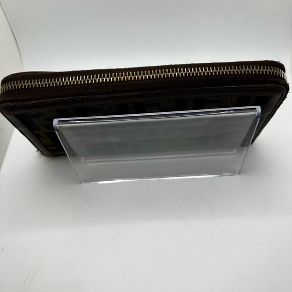 GUC Fendi Zucca Canvas/Leather Zip Wallet - Picture 4 of 10